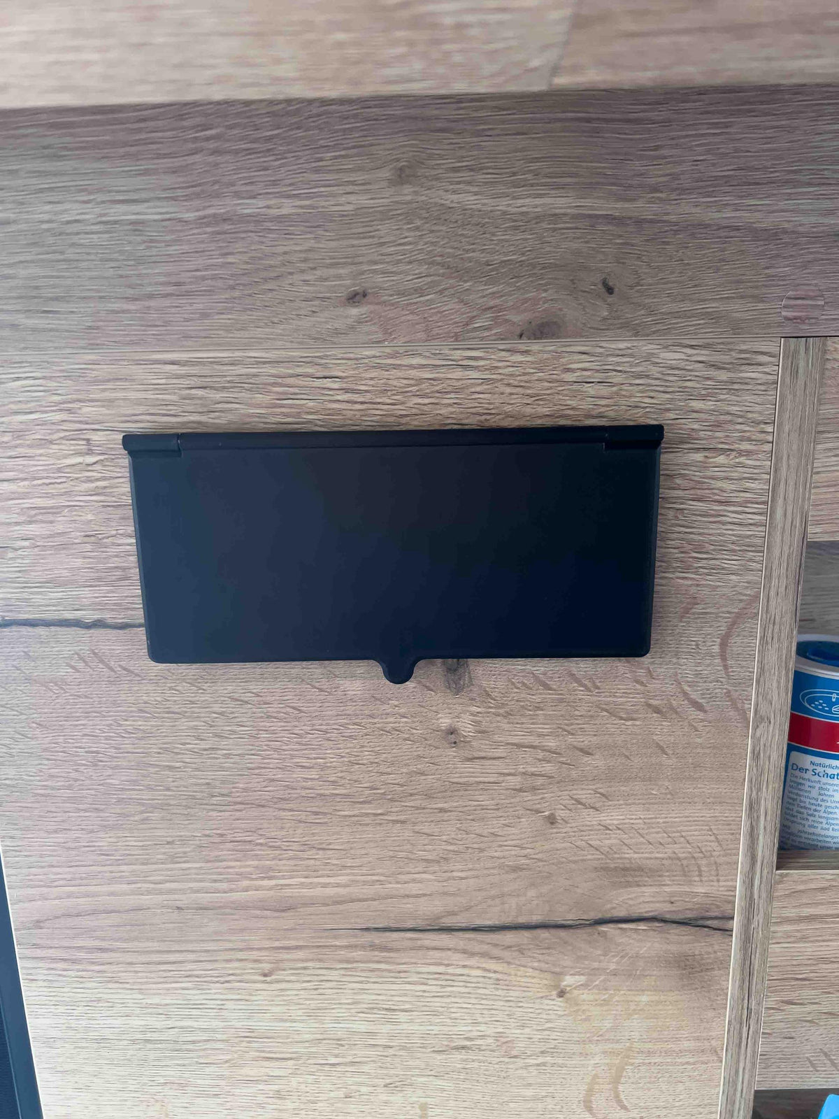 Kühlschrank Bedienteil-Abdeckung im eingebauten Zustand