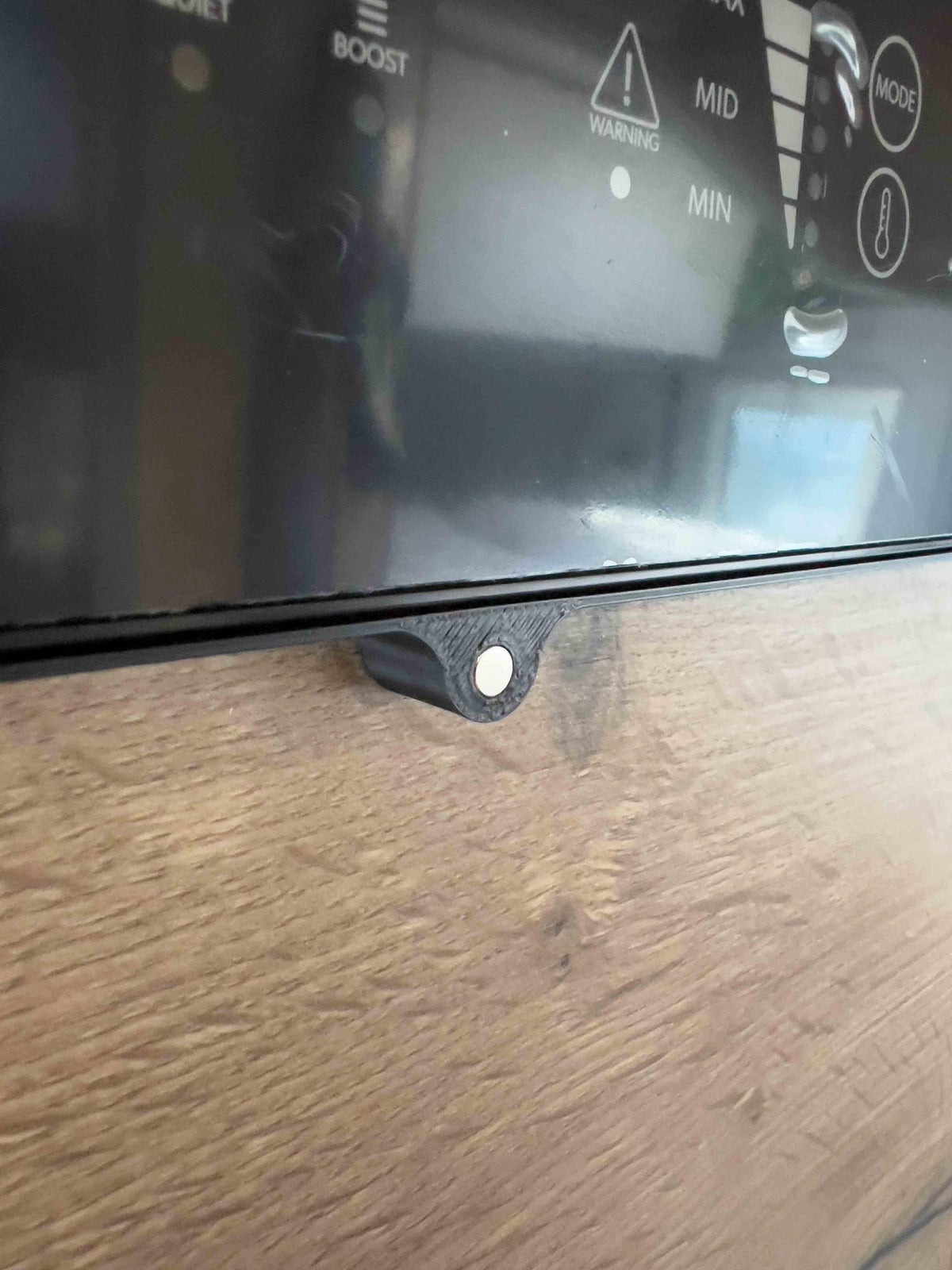 Geöffnete Dometic Bedienteil-Abdeckung