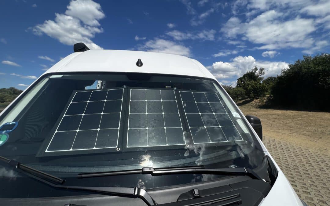 Ertrag eines Solar Panels hinter der Windschutzscheibe